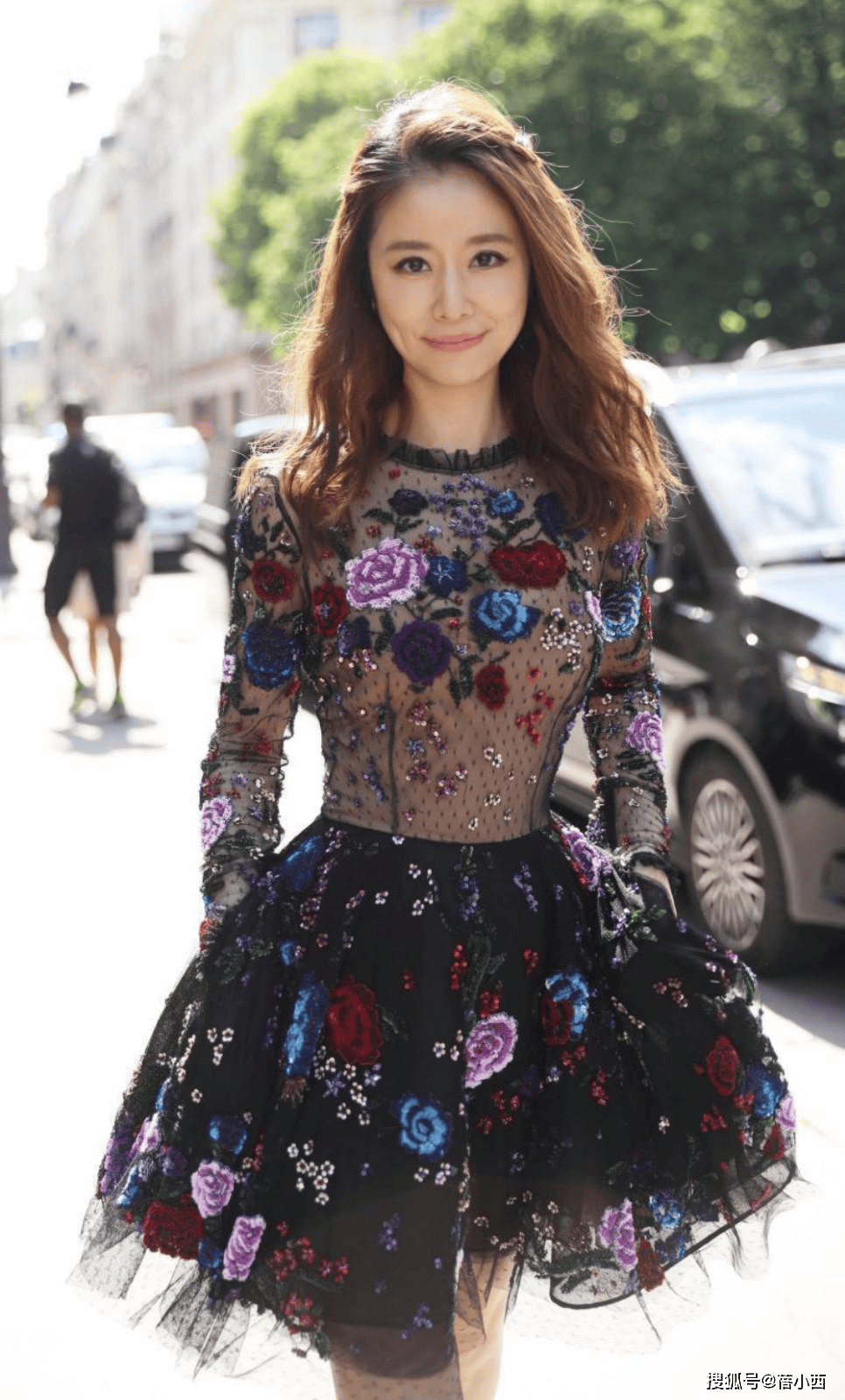 48岁林心如科技美效果好自然，穿蕾丝裙状态大回春，少女感爆棚- 丁丁打折网