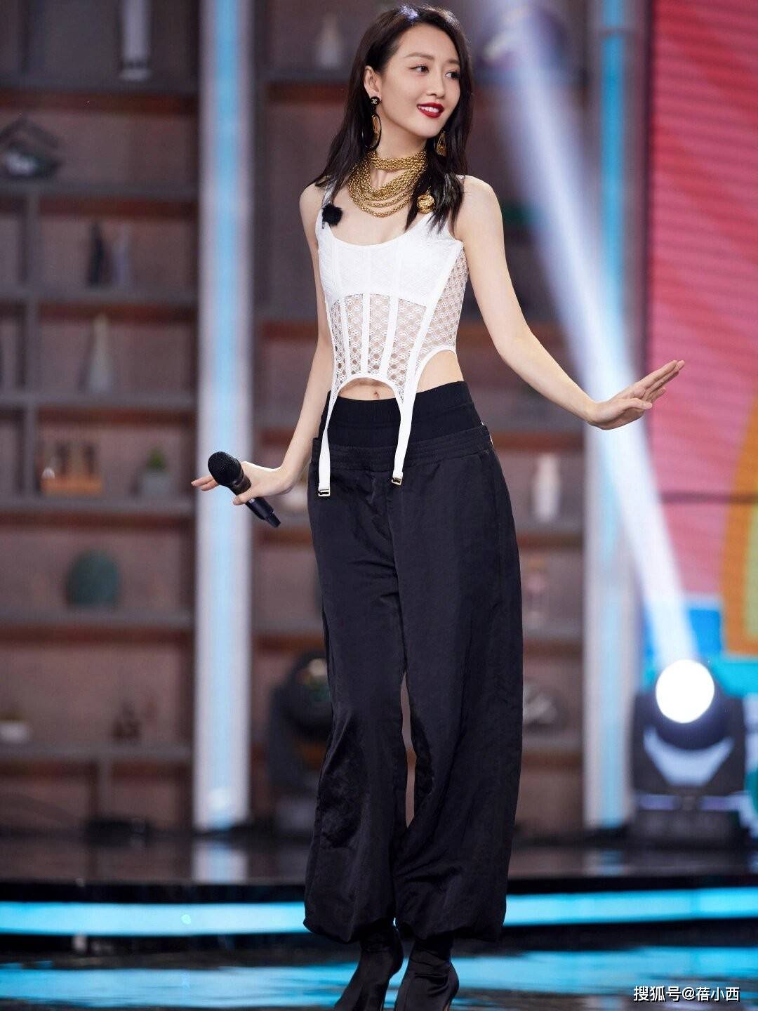 王鸥 