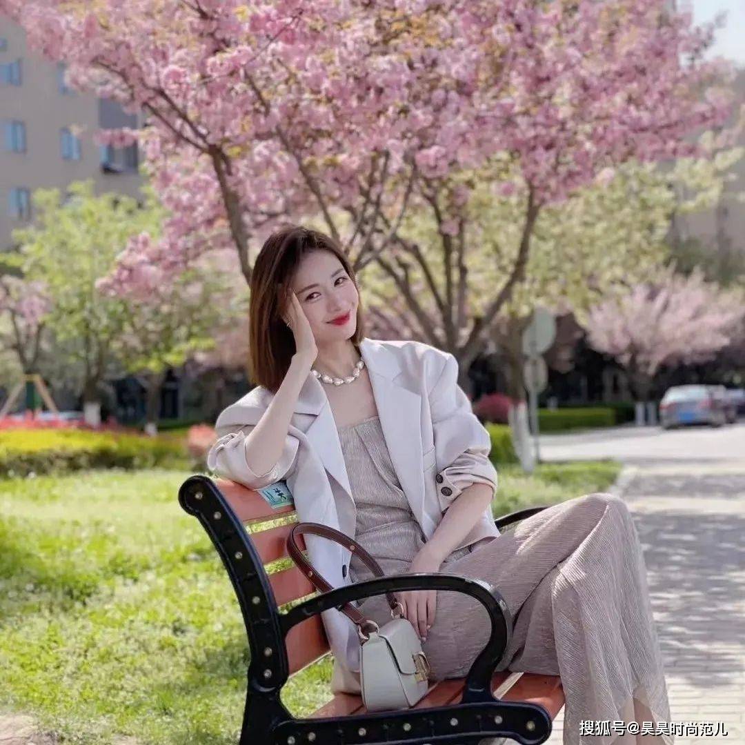 适合暖春时节穿搭的针织衫，款款温柔洋气，轻松穿出时尚气质