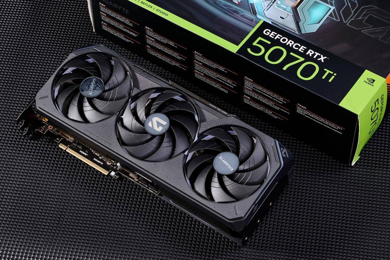 技嘉GeForce RTX 5070 Ti GAMING OC 魔鹰 16G显卡评测：中高端游戏与AI的性能怪兽