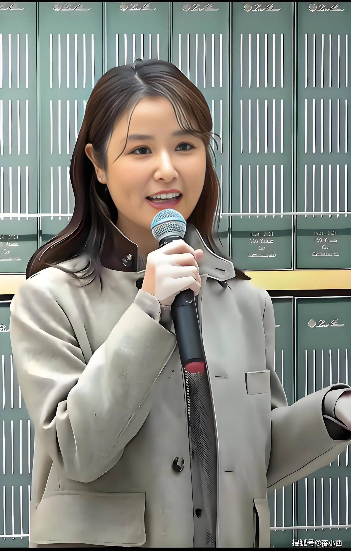 49岁林心如增肥后美得更高级，穿西装+阔腿裤好富贵，差点认不出