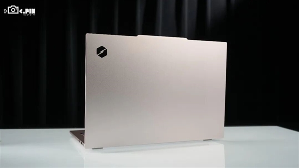 MacBook Neo卖爆后 Windows笔记本终于坐不住了!