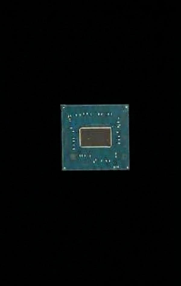 Intel Z990芯片组首张照片曝光!面积小22%、满载PCIe 5.0功耗14W