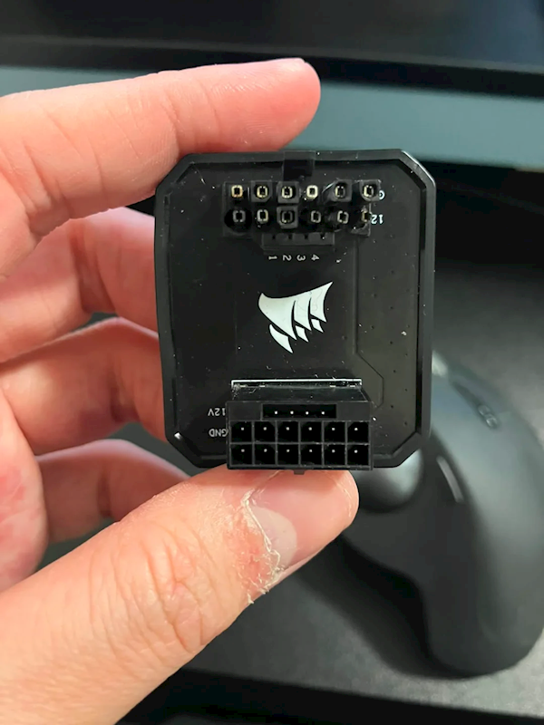 号称耐105℃的转换头融化了!烧毁公版RTX 4090