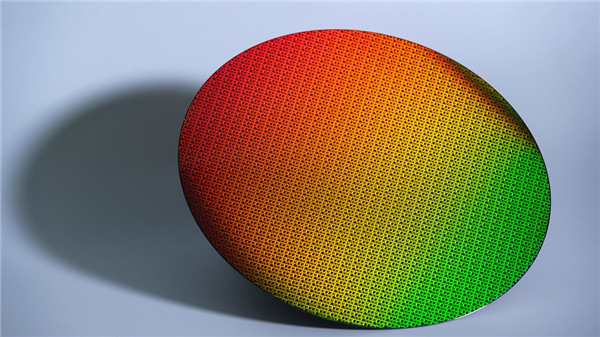 2nm级制程里程碑!Intel 18A-P正式进入风险试产:代工业务迎来第一款拳头产品