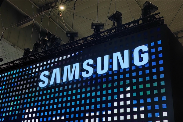 三星发布全球首款UFS 5.0闪存:读取速度10.8GB/s、能效提升40%
