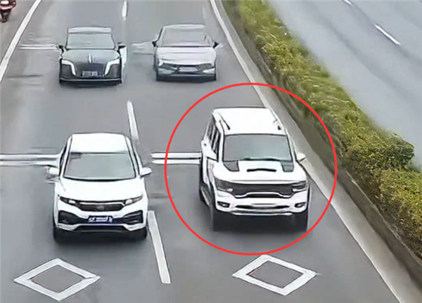 2.68万买的巨型老头乐皮卡开上路：暂扣车辆、处罚驾驶人