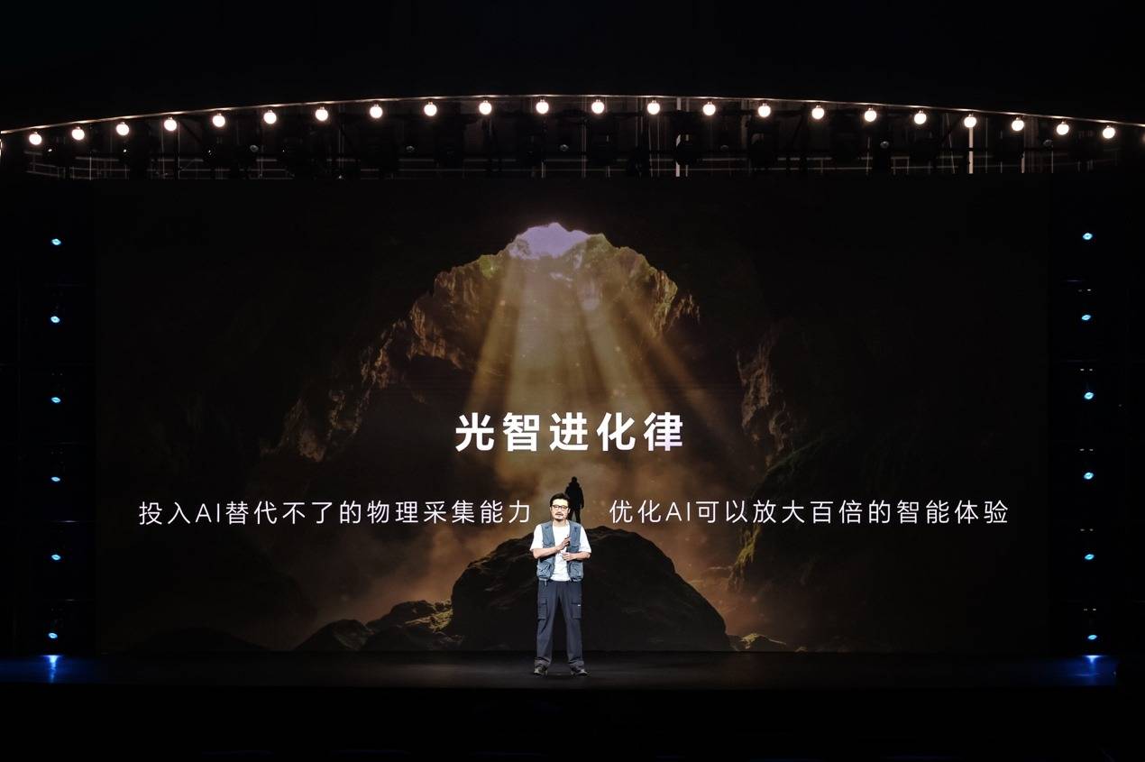 全球首款随身电影机，荣耀将阿莱电影工作流融入机器人手机