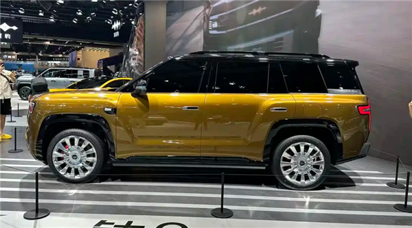 6座大型SUV！方程豹钛9成都车展首发 ：续航超2300公里