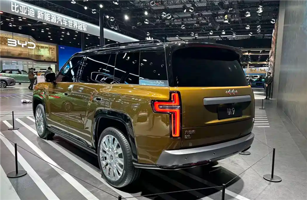 6座大型SUV！方程豹钛9成都车展首发 ：续航超2300公里