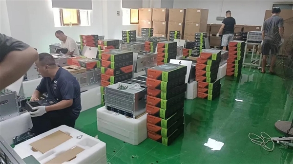 矿潮刚走AI又来！RTX 5090被AI厂商整托搬走：玩家想买只能加价