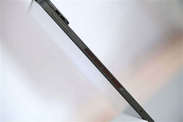 8.8英寸游戏利器！iQOO Pad Ultra图赏