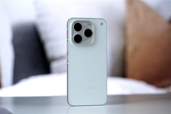 标准版硬刚Pro Max！iQOO16图赏