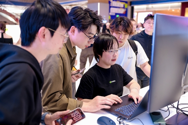 英伟达RTX Spark PC首销火爆：开启Windows PC新序章