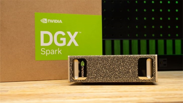 单机33450元！英伟达DGX Spark支持8路集群：RTX PRO 6000推理性能提升40%